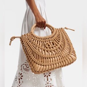 Valentino Garavani
AllKnots woven leather shopper
Color: Cappuccino